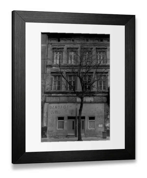 Framed Print : GDR, Berlin, 20.7.1988, house in Oranienburger Strasse