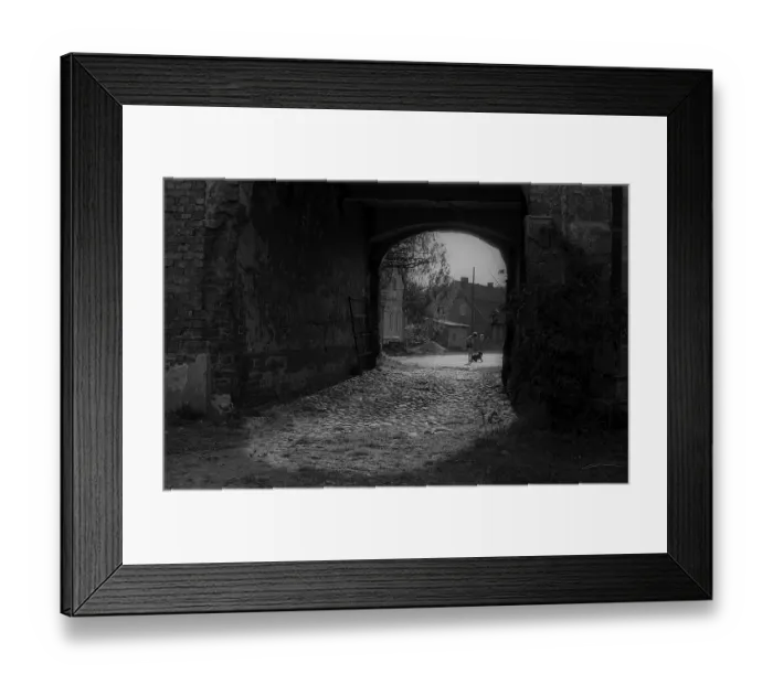Framed Print : GDR, baby, 14.05.1988, passage in Barby