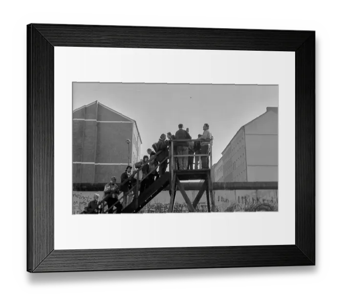 Framed Print : GDR, Berlin, 11.11.1989, observation tower Framed Print : GDR, Berlin, 11.11.1989, observation tower