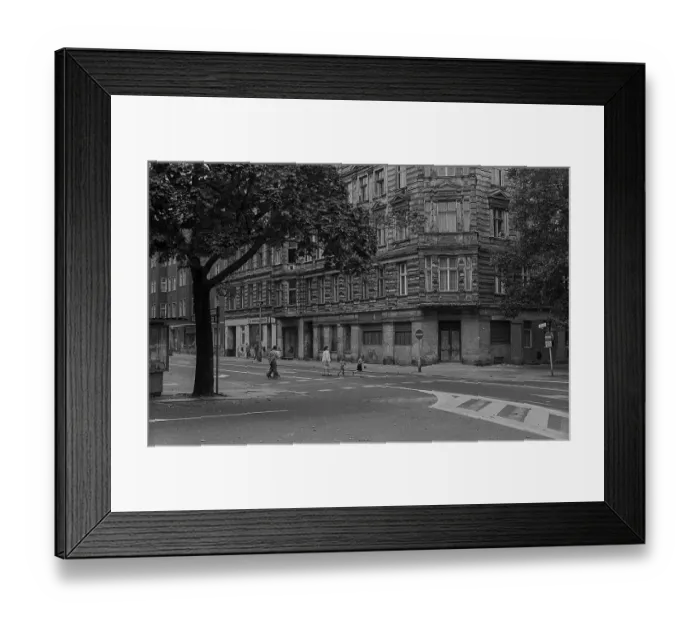 Framed Print : GDR, Berlin, 26.9.1989, Choriner Strasse