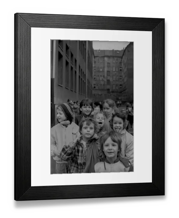 Framed Print : GDR, Berlin, 13.3.1988, schoolyard in Rigaer Strasse