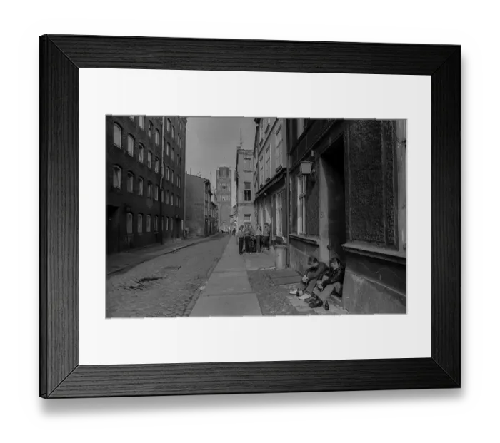 Framed Print : GDR, Stralsund, 9.6.1988, citizen in Stralsund Framed Print : GDR, Stralsund, 9.6.1988, citizen in Stralsund