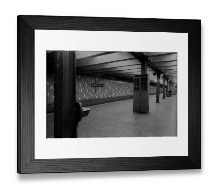 Framed Print : GDR, Berlin, 19.03.1989, Senefelderplatz underground station Washbasin and fire brigade cupboard