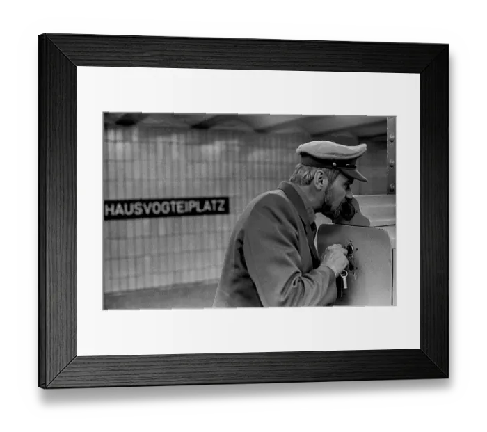 Framed Print : GDR, Berlin, 30.08.1988, Hausvogteiplatz underground station