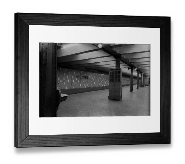 Framed Print : GDR, Berlin, 19.03.1989, Senefelderplatz underground station Washbasin and fire brigade cupboard