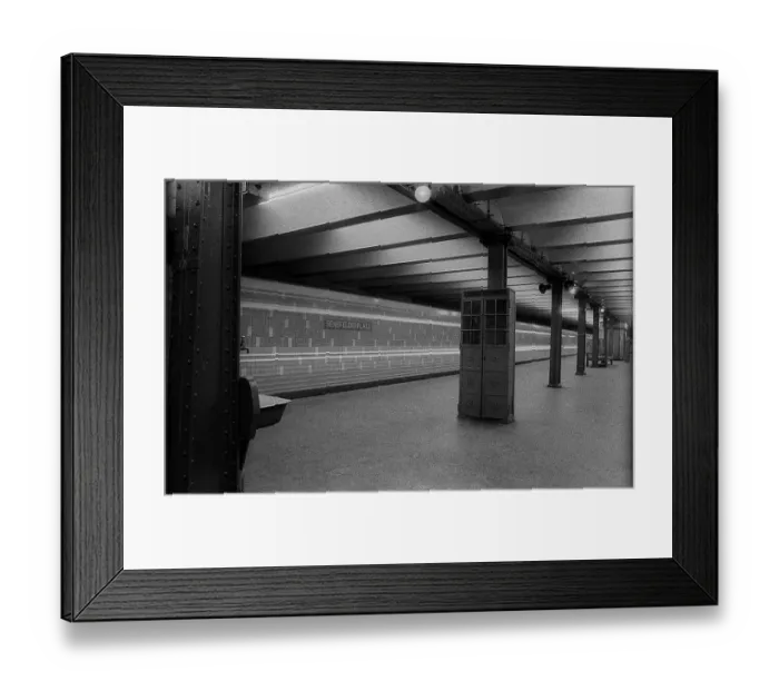 Framed Print : GDR, Berlin, 19.03.1989, Senefelderplatz underground station Washbasin and fire brigade cupboard
