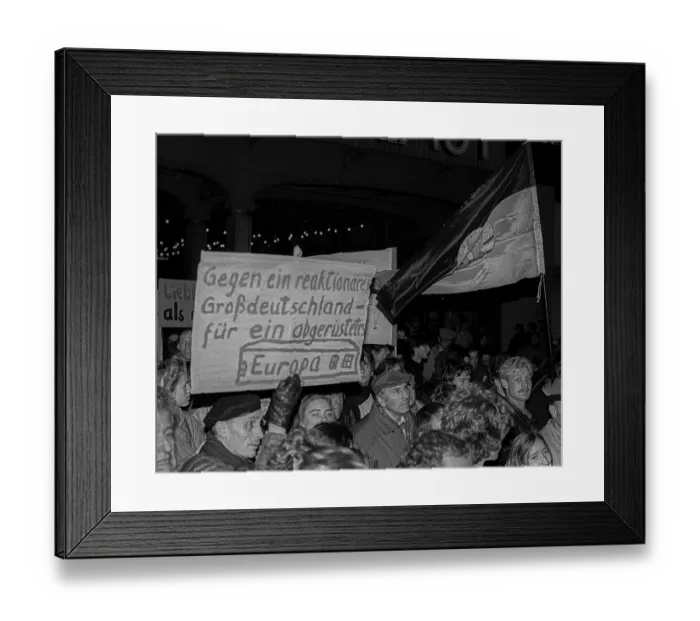 Framed Print : GDR, Berlin, 18.12.1989