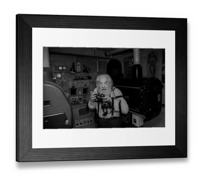 Framed Print : West Berlin, 21.1.1990, Schlueter cinema in Schlueterstrasse Framed Print : West Berlin, 21.1.1990, Schlueter cinema in Schlueterstrasse