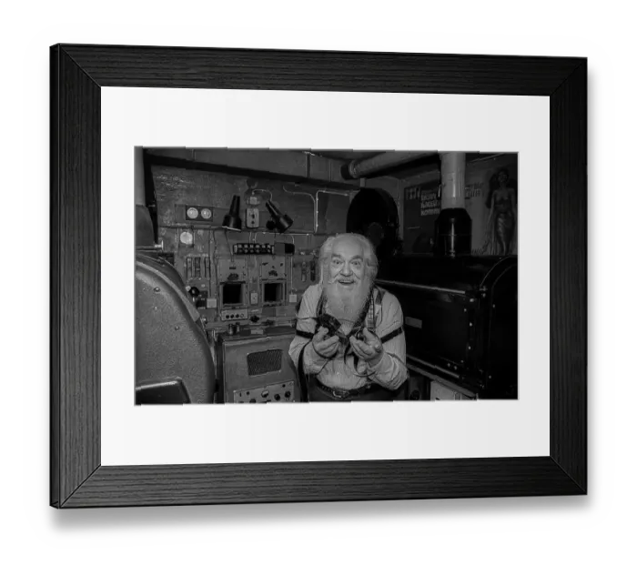 Framed Print : West Berlin, 21.1.1990, Schlueter cinema in Schlueterstrasse