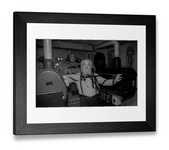 Framed Print : West Berlin, 21.1.1990, Schlueter cinema in Schlueterstrasse