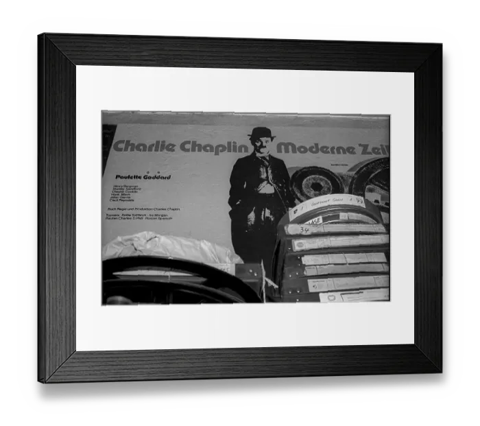 Framed Print : West Berlin, 21.1.1990, Schlueter cinema in Schlueterstrasse