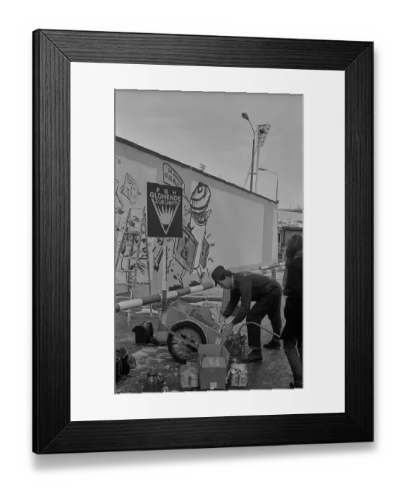 Framed Print : GDR, Berlin, 22.11.1989, members of the artists association PGH Gluehende Zukunft paint the wall on Oderberger Strasse Framed Print : GDR, Berlin, 22.11.1989, members of the artists association PGH Gluehende Zukunft paint the wall on Oderberger Strasse