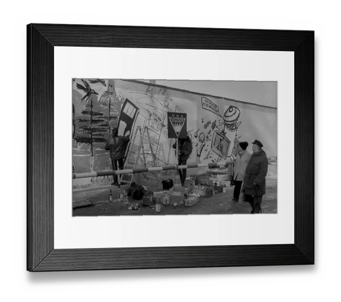 Framed Print : GDR, Berlin, 22.11.1989, members of the artists association PGH Gluehende Zukunft paint the wall on Oderberger Strasse Framed Print : GDR, Berlin, 22.11.1989, members of the artists association PGH Gluehende Zukunft paint the wall on Oderberger Strasse