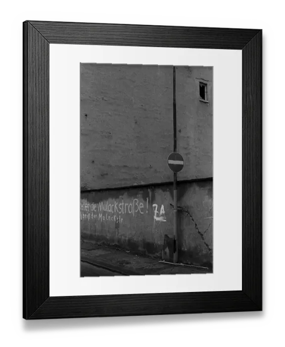 Framed Print : GDR, Berlin, 8.1.1990, in Mulackstrasse: Save Mulackstrasse