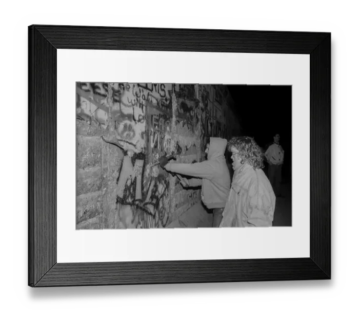 Framed Print : West Berlin, 14.01.1990, Wall Woodpeckers at the Wall at Potsdamer Platz