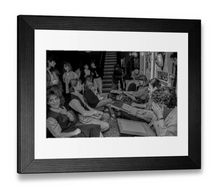 Framed Print : GDR, Berlin, 26.1.1990, Palast total Framed Print : GDR, Berlin, 26.1.1990, Palast total