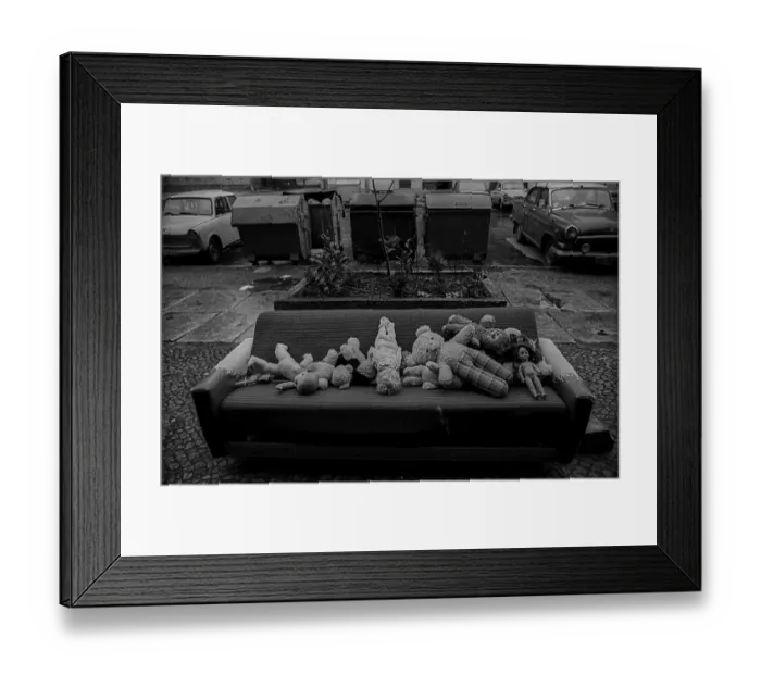 Framed Print : GDR, Berlin, 28.01.1990, dolls on a sofa in Oderberger Strasse