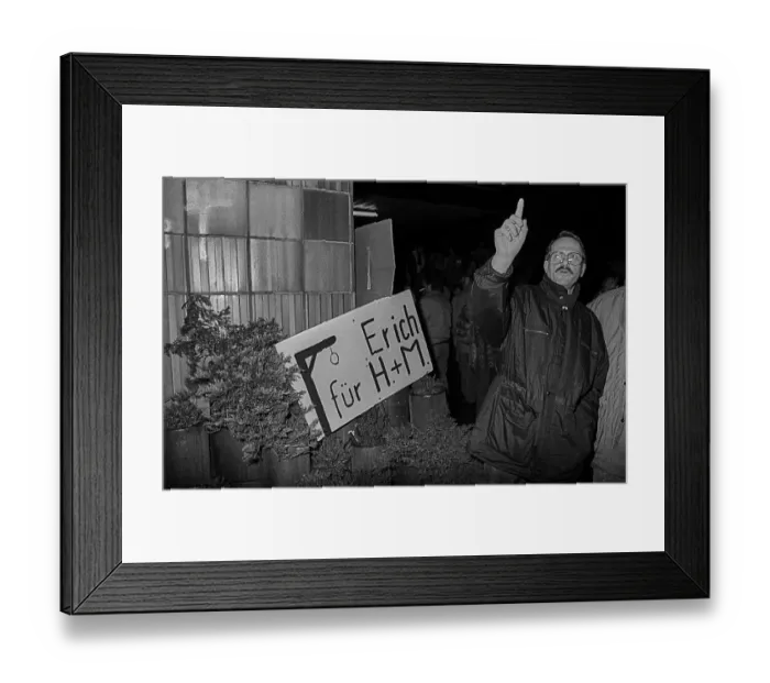 Framed Print : GDR, Berlin, 15.01.1990, occupation of the Stasi headquarters in Normannenstrasse