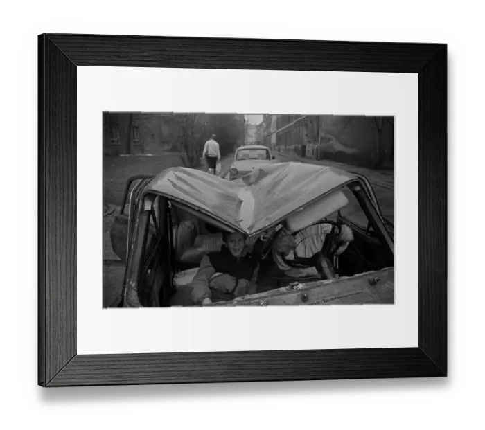 Framed Print : GDR, Berlin, 8.1.1990, children in a wrecked car in Steinstrasse Framed Print : GDR, Berlin, 8.1.1990, children in a wrecked car in Steinstrasse