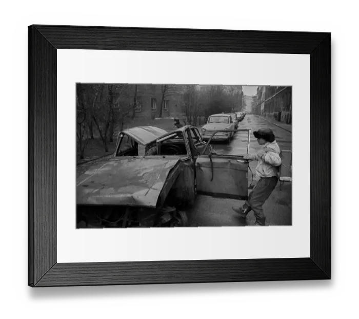 Framed Print : GDR, Berlin, 8.1.1990, child and a wrecked car in Steinstrasse