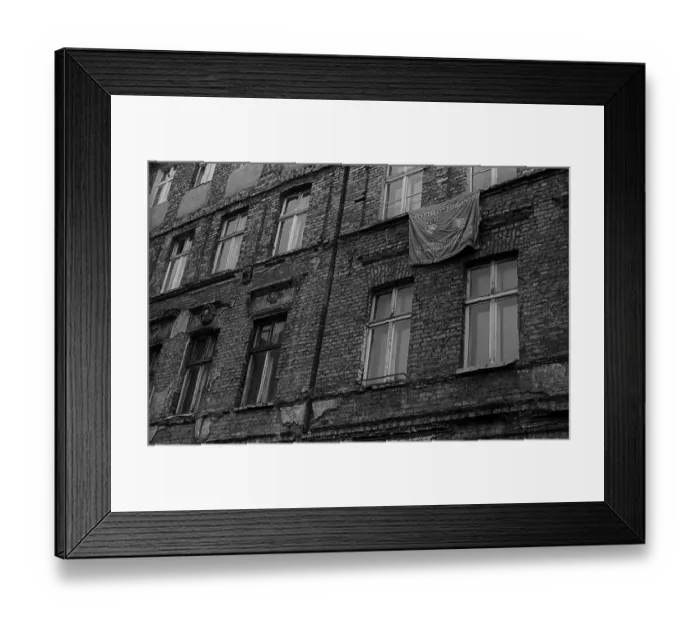 Framed Print : GDR, Berlin, 8.1.1990, house facade in Steinstrasse Framed Print : GDR, Berlin, 8.1.1990, house facade in Steinstrasse