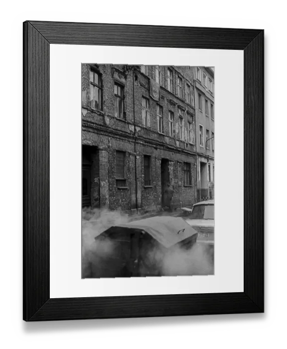 Framed Print : GDR, Berlin, 8.1.1990, Steinstrasse Framed Print : GDR, Berlin, 8.1.1990, Steinstrasse