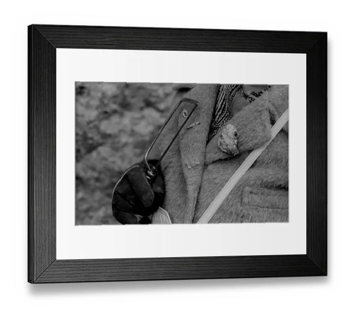 Framed Print : GDR, Berlin, 11.1.1990, tourist with a piece of the Wall badge