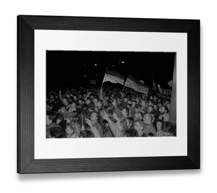 Framed Print : GDR, Berlin, 12.01.1990, demonstration in front of the Peoples Chamber (mainly against the Ministry for State Security)