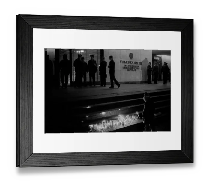 Framed Print : GDR, Berlin, 12.01.1990, demonstration in front of the Peoples Chamber (mainly against the Ministry for State Security)