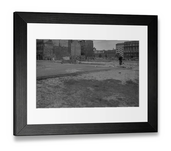 Framed Print : GDR, Berlin, 30.04.1990, fallow land Zimmerstrasse