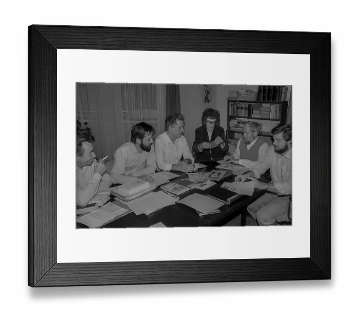 Framed Print : GDR, Berlin, 03.04.1990, meeting in the EVA