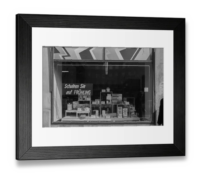 Framed Print : GDR, Berlin, 16.03.1990, Business: Switch to springtime Framed Print : GDR, Berlin, 16.03.1990, Business: Switch to springtime