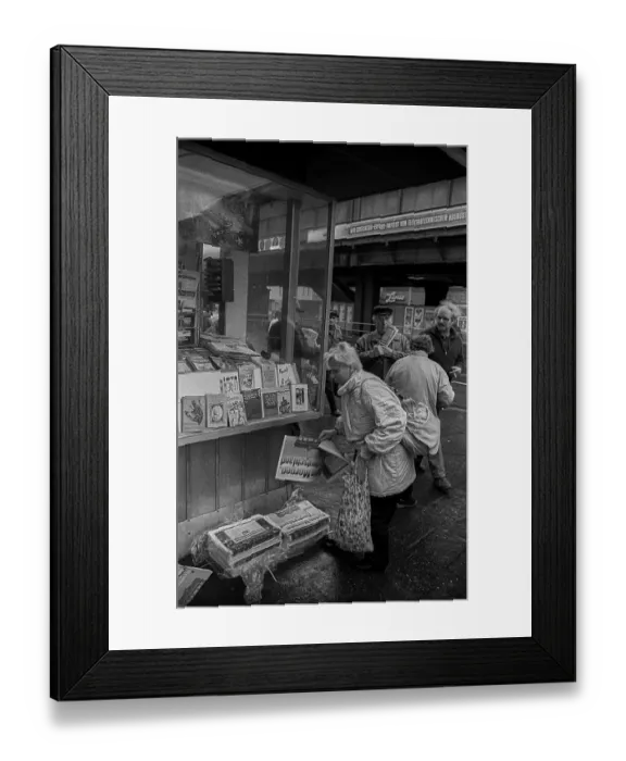 Framed Print : GDR, Berlin, 07.03.1990, newspaper kiosk at the S