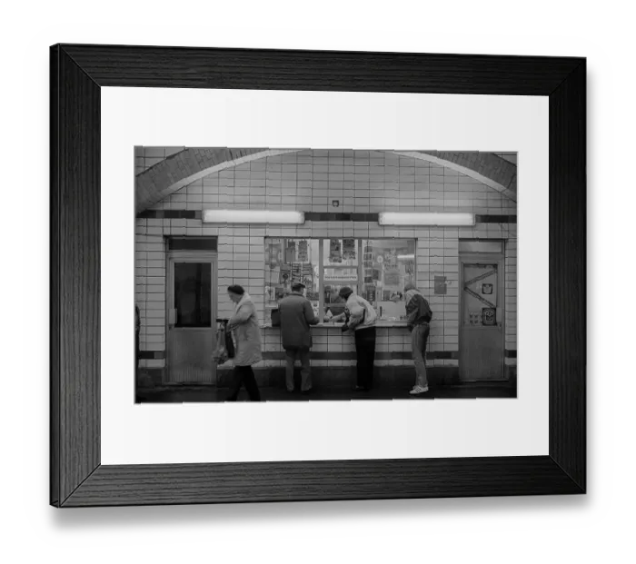 Framed Print : GDR, Berlin, 07.03.1990, newspaper kiosk in Schoeneweide S-Bahn station
