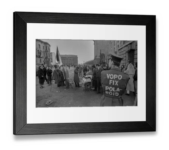 Framed Print : GDR, Berlin, 22.02.1990, Vopo Fix Framed Print : GDR, Berlin, 22.02.1990, Vopo Fix