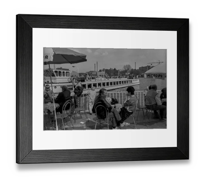 Framed Print : GDR, Berlin, 14.04.1990, at the landing stage of the White Fleet in Treptow Park