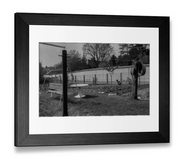 Framed Print : GDR, Berlin, 22.04.1990, Enclave Entenschnabel