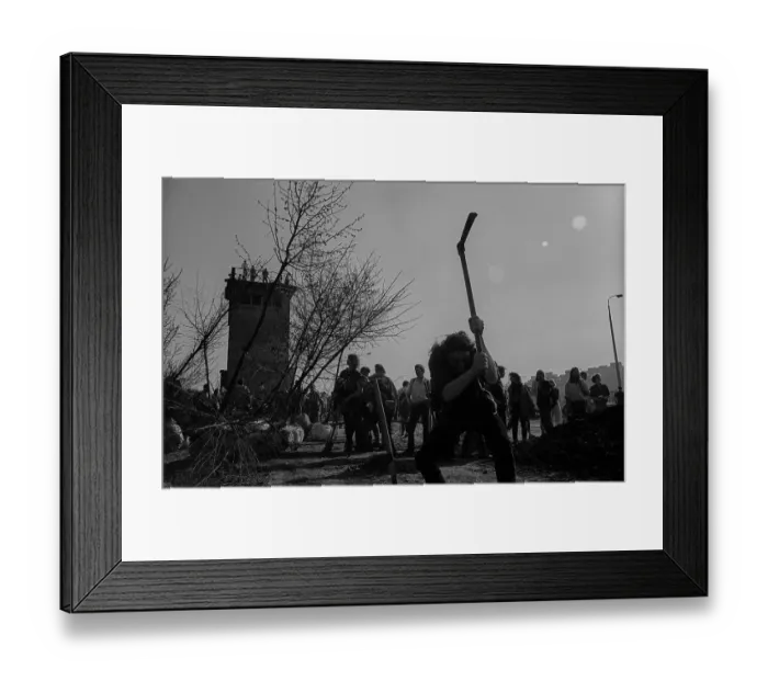 Framed Print : GDR, Berlin, 01.04.1990, Park supporters planting trees on the Wall strip at Falkplatz