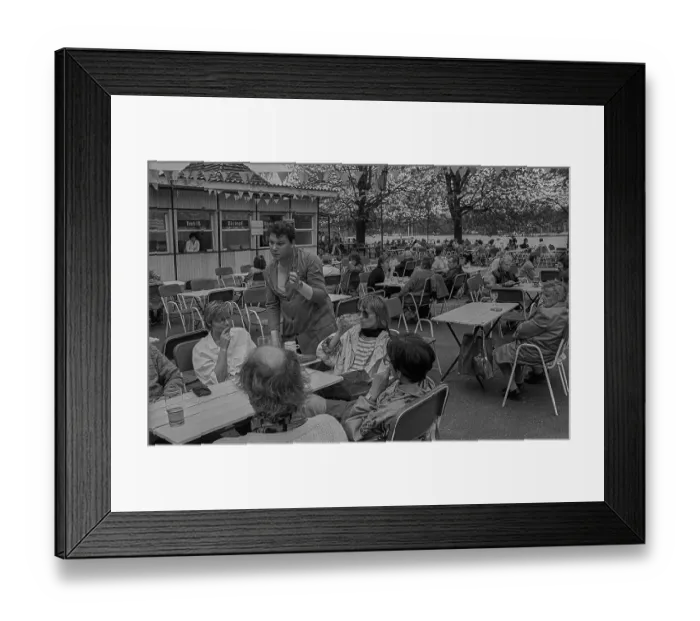 Framed Print : GDR, Berlin, 14.04.1990, Zenner excursion restaurant in Plaenterwald