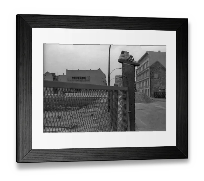 Framed Print : GDR, Berlin, 30.04.1990, shoe on fence