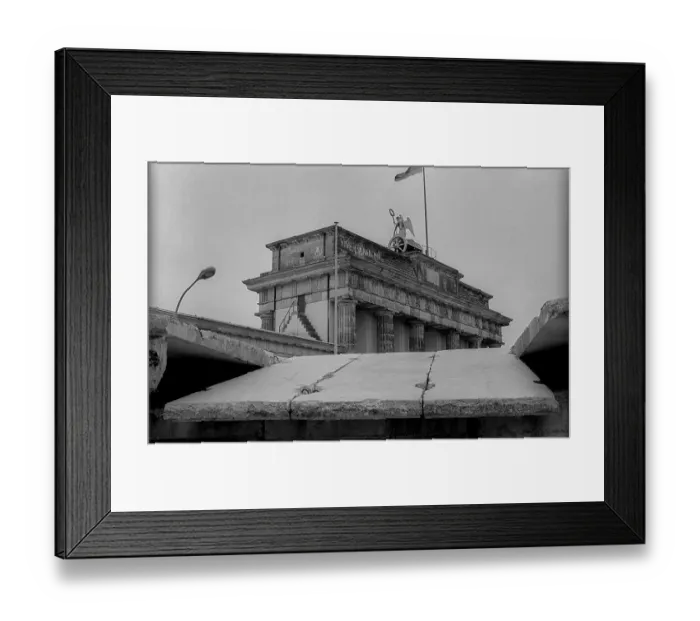 Framed Print : GDR, Berlin, 08.03.1990, wall plate Framed Print : GDR, Berlin, 08.03.1990, wall plate