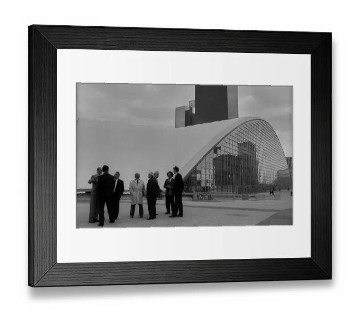 Framed Print : France, Paris, 23.03.1990, satellite city La Defense Framed Print : France, Paris, 23.03.1990, satellite city La Defense