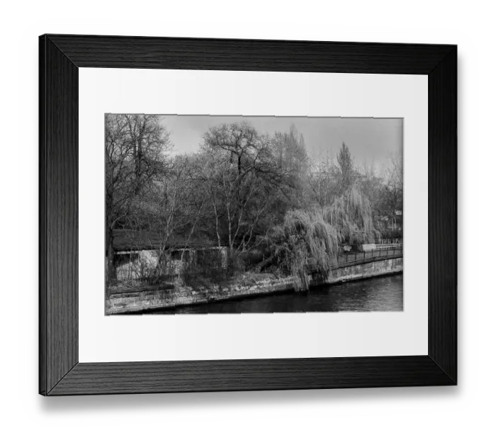 Framed Print : Germany, Berlin, 08.04.1991, View across the Spree to Monbijoupark