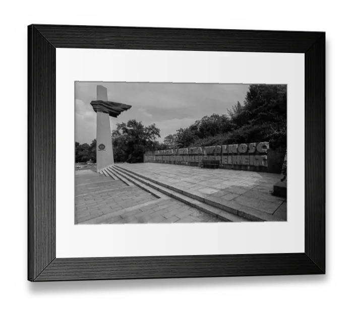 Framed Print : Germany, Berlin, 25 June 1991, Monument to the Polish Soldier and German Anti-Fascist Framed Print : Germany, Berlin, 25 June 1991, Monument to the Polish Soldier and German Anti-Fascist