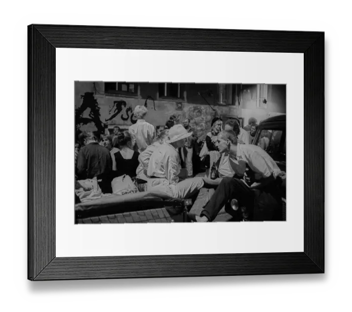 Framed Print : Germany, Berlin, 2 July 1991, in front of the cellar pub Assel