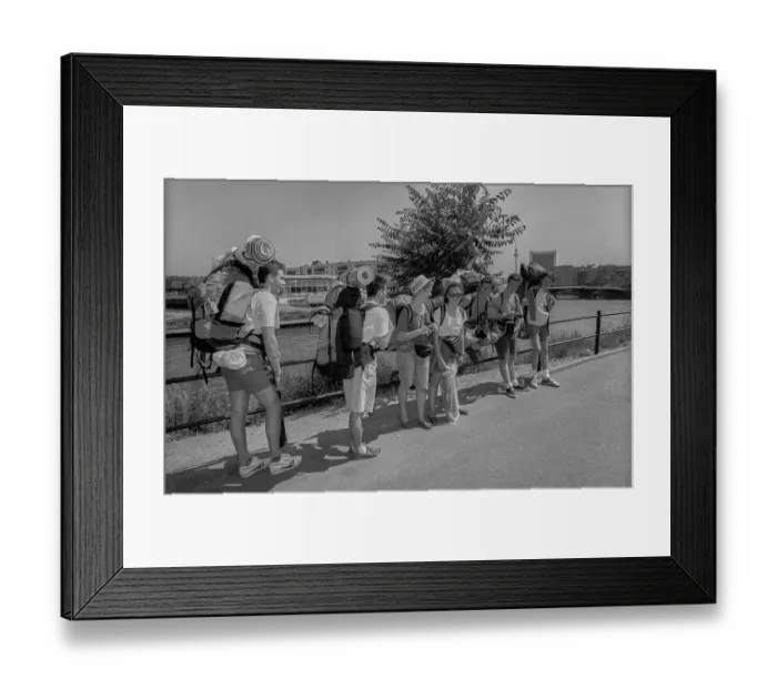 Framed Print : Germany, Berlin, 08.07.1991, Tourists at the Spreebogen