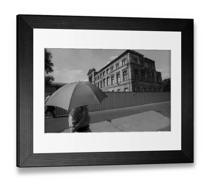 Framed Print : Germany, Berlin, 08.07.1991, Umbrella in front of the ruins of the Neues Museum