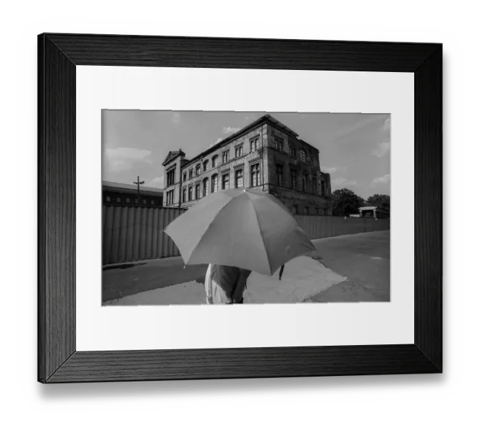 Framed Print : Germany, Berlin, 08.07.1991, Umbrella in front of the ruins of the Neues Museum