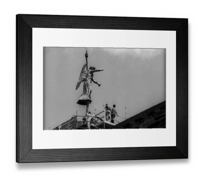 Framed Print : Germany, Berlin, 8 July 1991, the goddess of the Quadriga is placed back on the Brandenburg Tor Framed Print : Germany, Berlin, 8 July 1991, the goddess of the Quadriga is placed back on the Brandenburg Tor