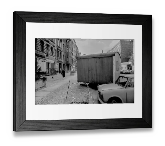 Framed Print : Germany, Berlin, 21.04.1991, Oderberger Strasse Framed Print : Germany, Berlin, 21.04.1991, Oderberger Strasse
